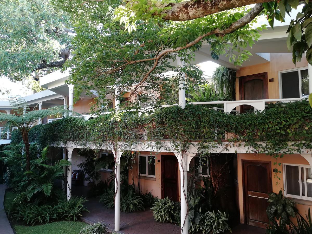 Hotel Ciudad Vieja Guatemala City Exterior foto
