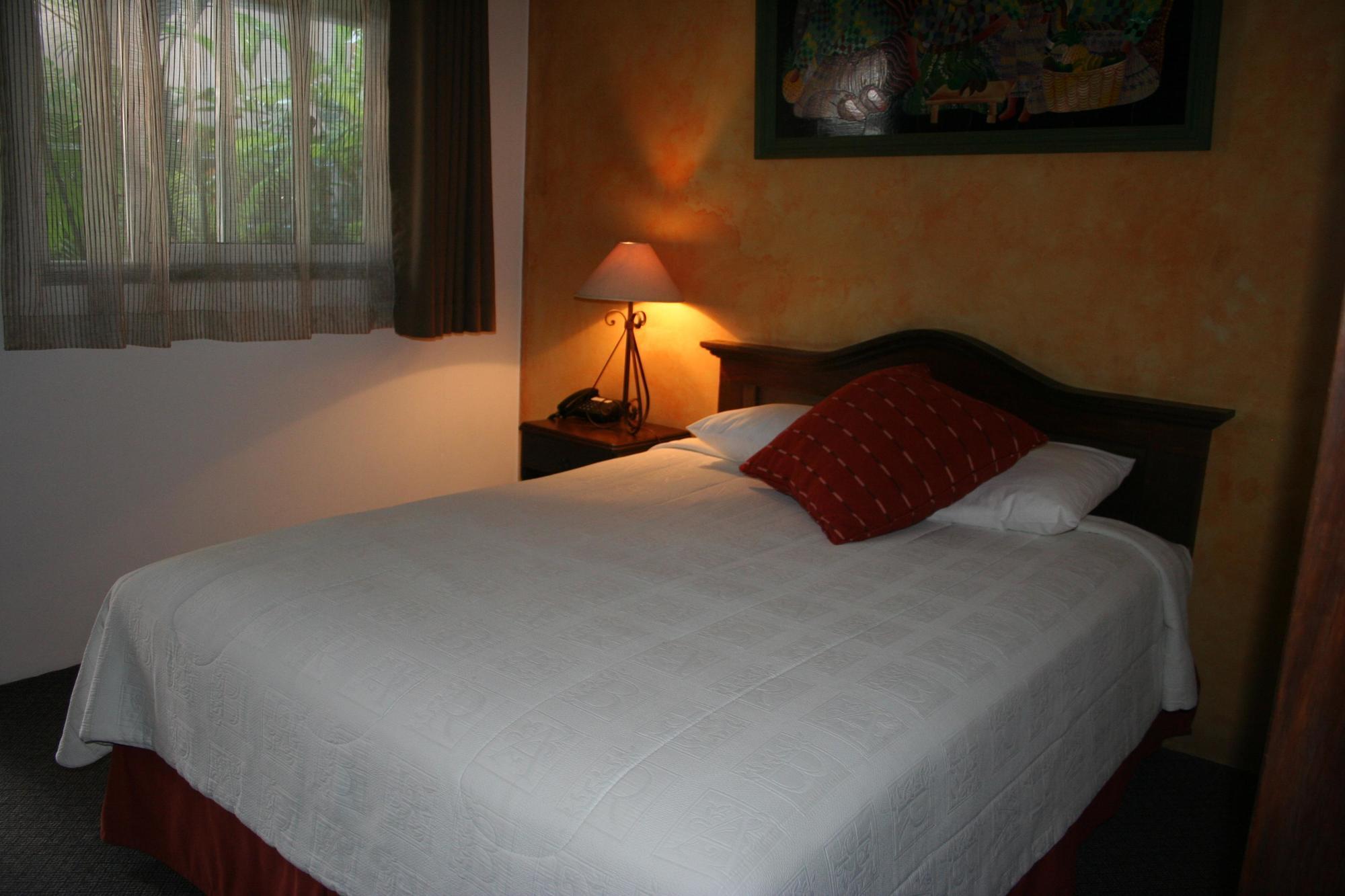 Hotel Ciudad Vieja Guatemala City Exterior foto